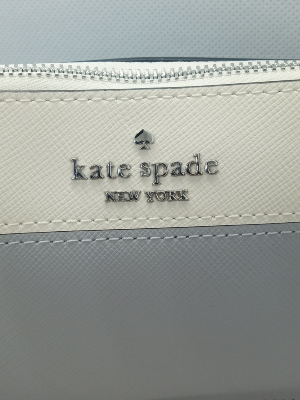 KATE SPADE LUCY WRISTLET - Picture 3 of 8